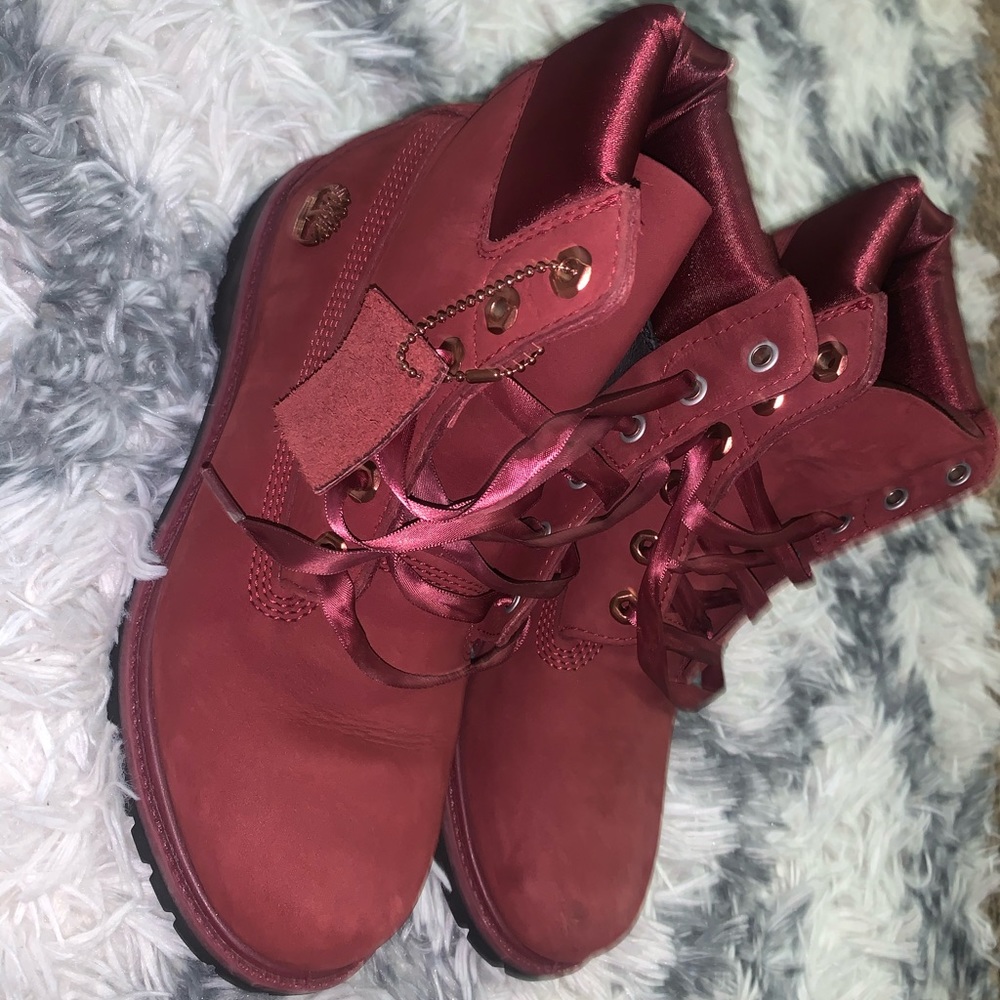 Maroon timberlands
